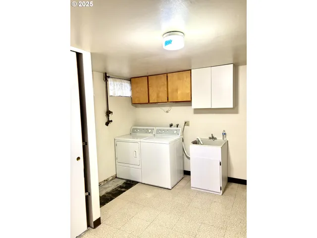 a room with a closet