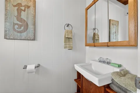 $1,199,000 | 41-1644 Kalanianaʻole Highway, Waimanalo, HI 96795