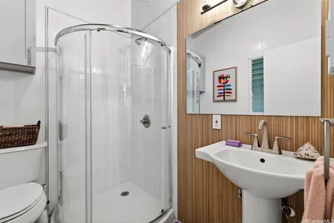 $1,199,000 | 41-1644 Kalanianaʻole Highway, Waimanalo, HI 96795