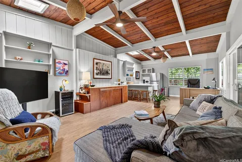 $1,199,000 | 41-1644 Kalanianaʻole Highway, Waimanalo, HI 96795