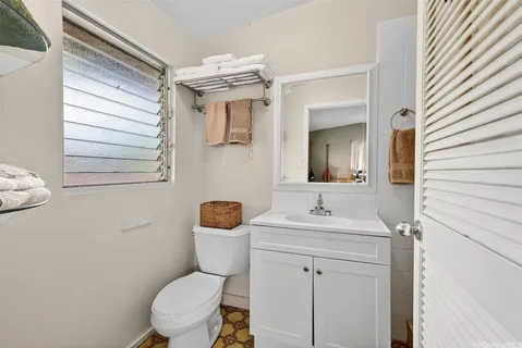 $1,199,000 | 41-1644 Kalanianaʻole Highway, Waimanalo, HI 96795