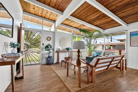 $1,199,000 | 41-1644 Kalanianaʻole Highway, Waimanalo, HI 96795