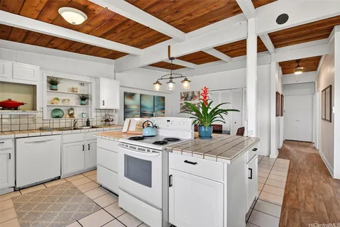 $1,199,000 | 41-1644 Kalanianaʻole Highway, Waimanalo, HI 96795