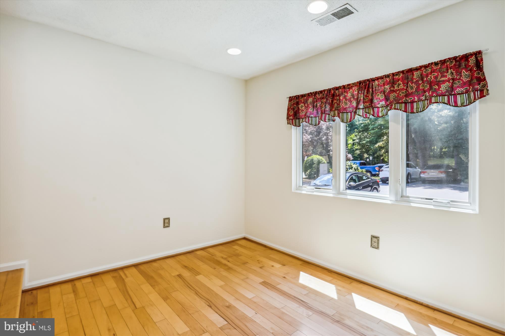 2301 Glade Bank Way Reston, VA 20191 - Photo 9 of 49 Breakfast Room