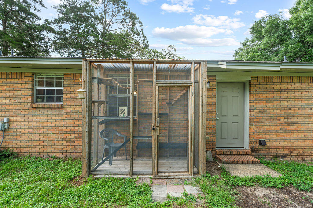 5360 Monterrey Road Crestview, FL 32539 - Photo 26 of 32 Catio!