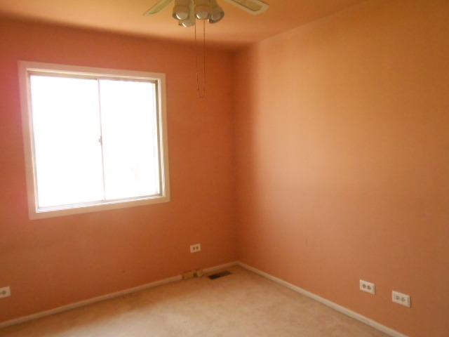 2023 Raleigh Place Hoffman Estates, IL 60169 - Photo 8 of 10 an empty room with a window