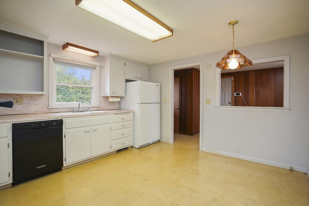 80 Harrow Road Springfield, MA 01118 - Photo 6 of 18 Gallery Image 6