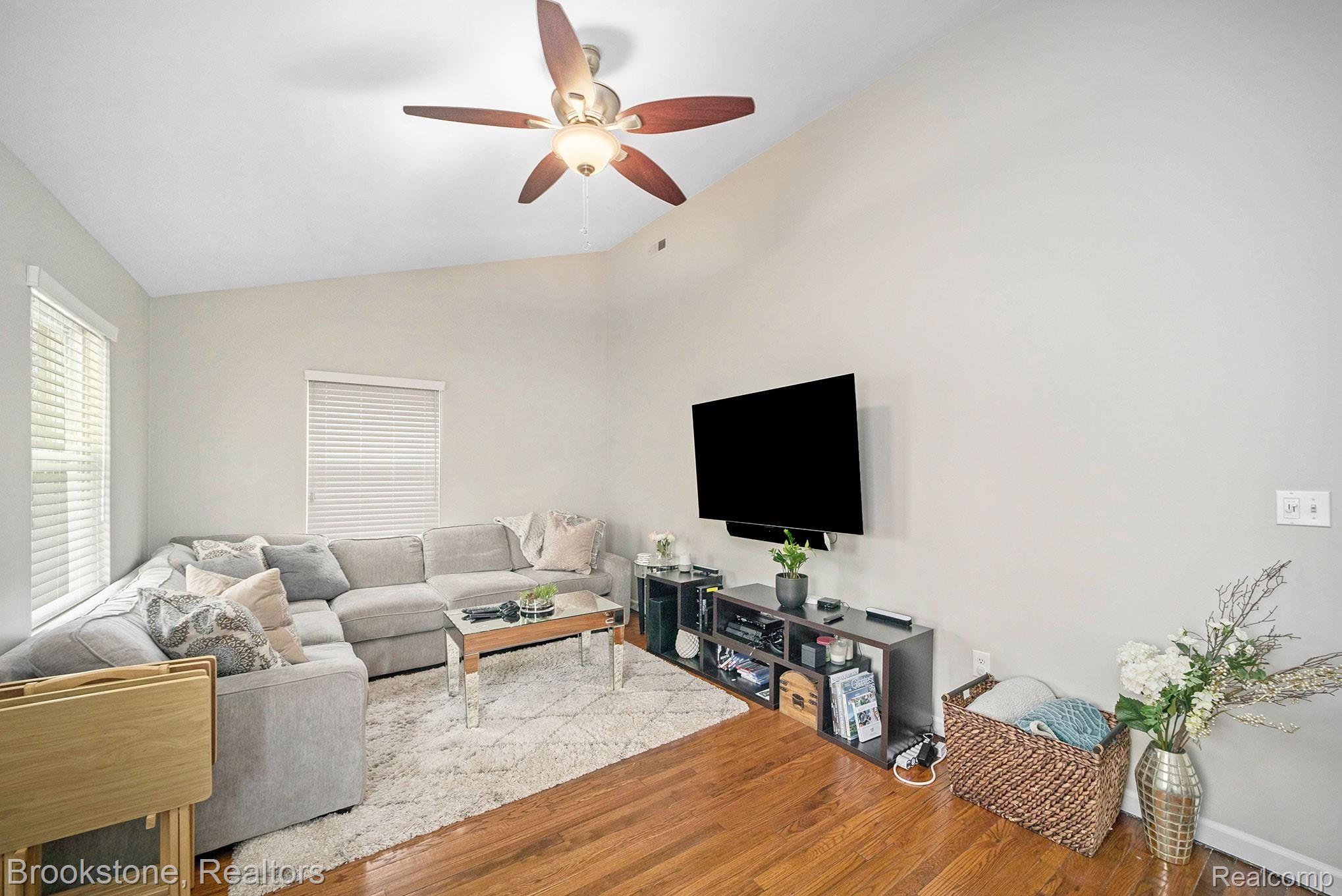 4108 Kent Road Royal Oak, MI 48073 - Photo 5 of 26 017A7981.jpg