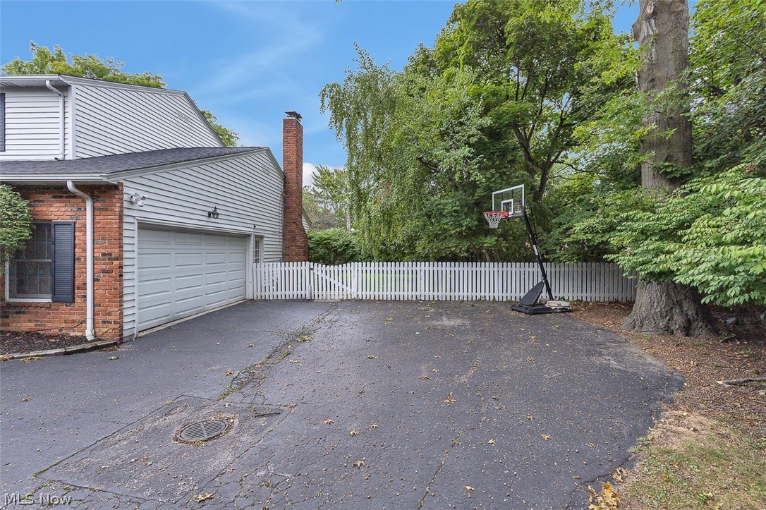 5045 Clubside Road Lyndhurst, OH 44124 - Photo 3 of 46 Gallery Image 3