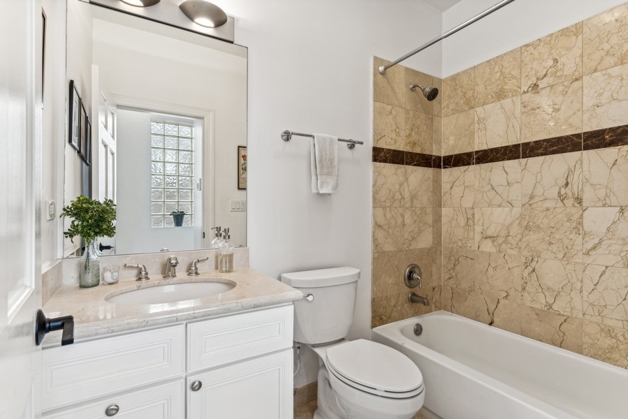 3108 North Racine Avenue, Unit 3 Chicago, IL 60657 - Photo 15 of 24 Gallery Image 15