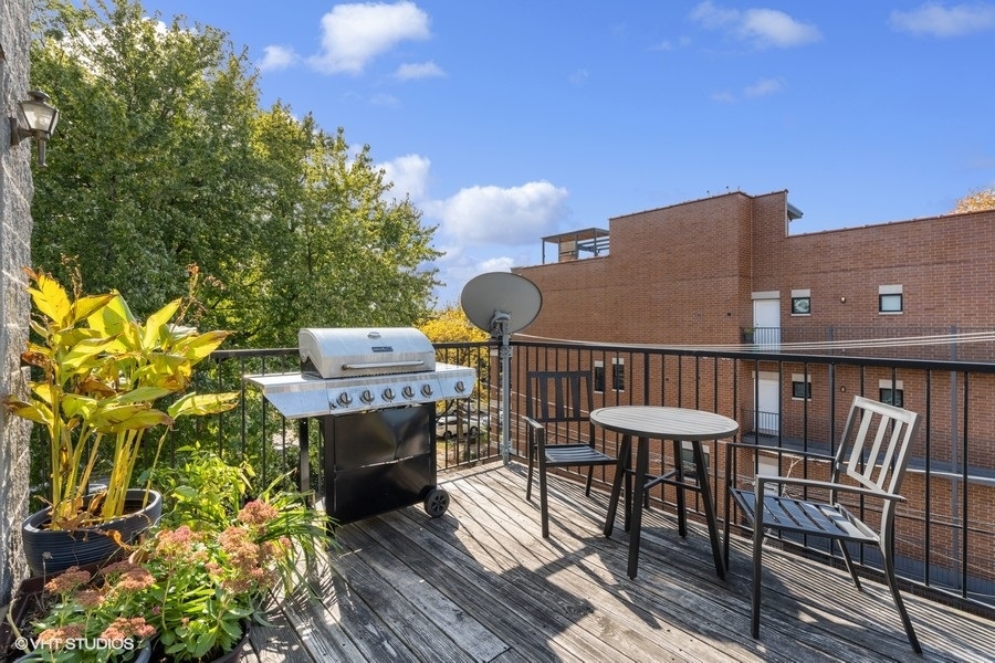 3108 North Racine Avenue, Unit 3 Chicago, IL 60657 - Photo 16 of 24 Gallery Image 16