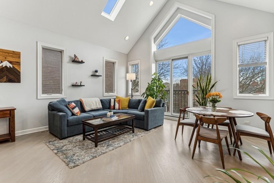 3108 North Racine Avenue, Unit 3 Chicago, IL 60657 - Photo 3 of 24 Gallery Image 3