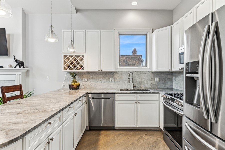 3108 North Racine Avenue, Unit 3 Chicago, IL 60657 - Photo 6 of 24 Gallery Image 6