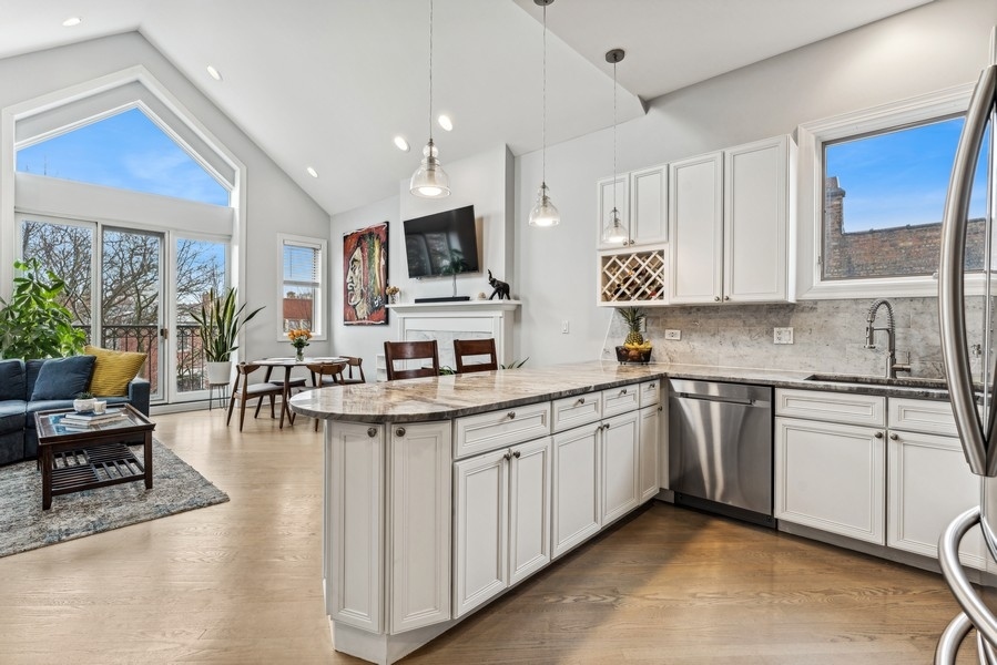 3108 North Racine Avenue, Unit 3 Chicago, IL 60657 - Photo 7 of 24 Gallery Image 7