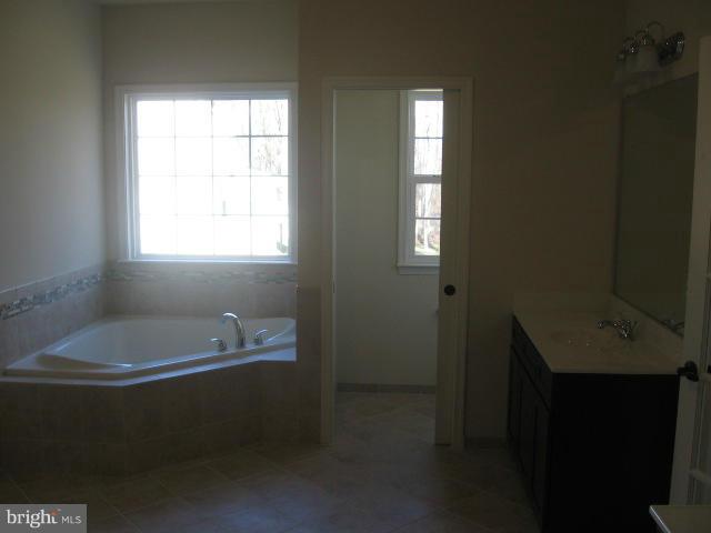 11302 Springpark Court Laurel, MD 20708 - Photo 7 of 12 Bath (Master)
