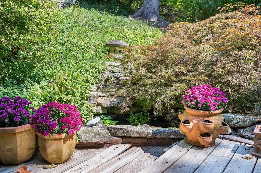 325 Sycamore Road Sewickley, PA 15143 - Photo 36 of 49 a garden view with sitting space