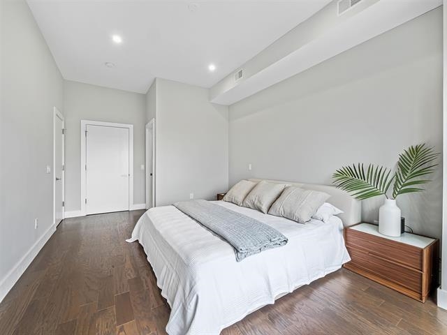 618 Madison Street, Unit 4 Hoboken, NJ 07030 - Photo 9 of 27 a spacious bedroom with a bed and a potted plant