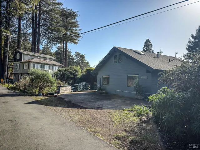 $725,000 | 35520 Ocean View Court, Gualala, CA 95445