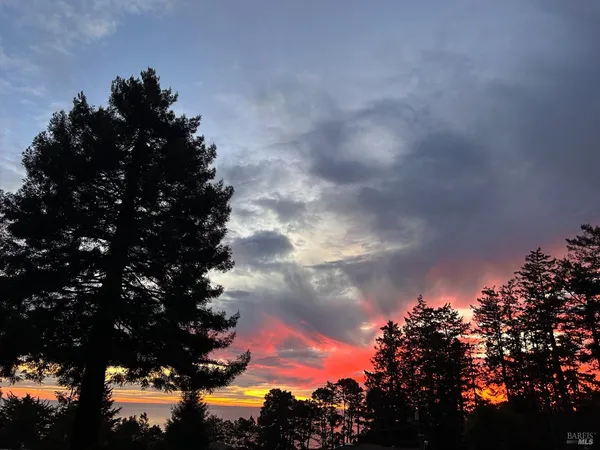 $689,000 | 35520 Ocean View Court, Gualala, CA 95445