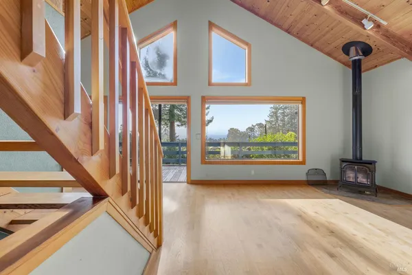 $689,000 | 35520 Ocean View Court, Gualala, CA 95445