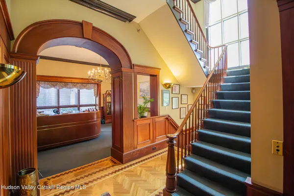 a view of entryway with a front door