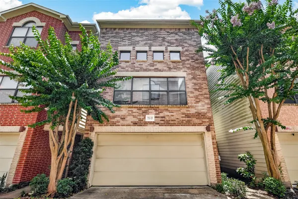 $3,000 | 733 West 22nd Street, Unit D, Houston, TX 77008