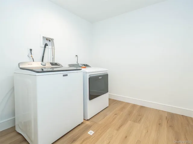 a view of house with a yard