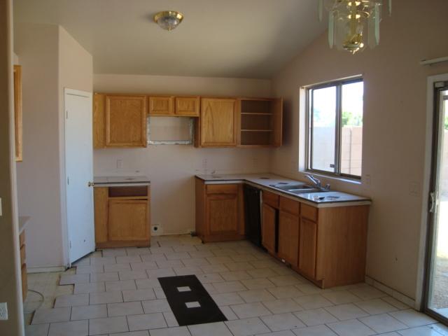 7596 West Ocotillo Road Glendale, AZ 85303 - Photo 2 of 6 Kitchen