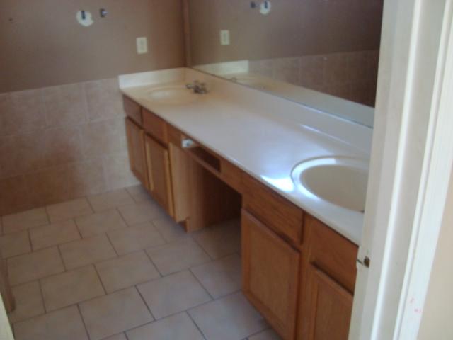 7596 West Ocotillo Road Glendale, AZ 85303 - Photo 5 of 6 Master Bath