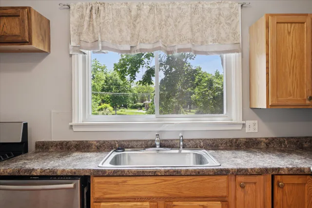 $290,000 | 402 Ann Arbor Street, Manchester, MI 48158