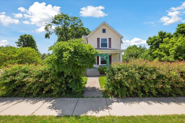 $290,000 | 402 Ann Arbor Street, Manchester, MI 48158