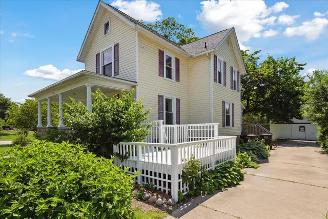 $290,000 | 402 Ann Arbor Street, Manchester, MI 48158