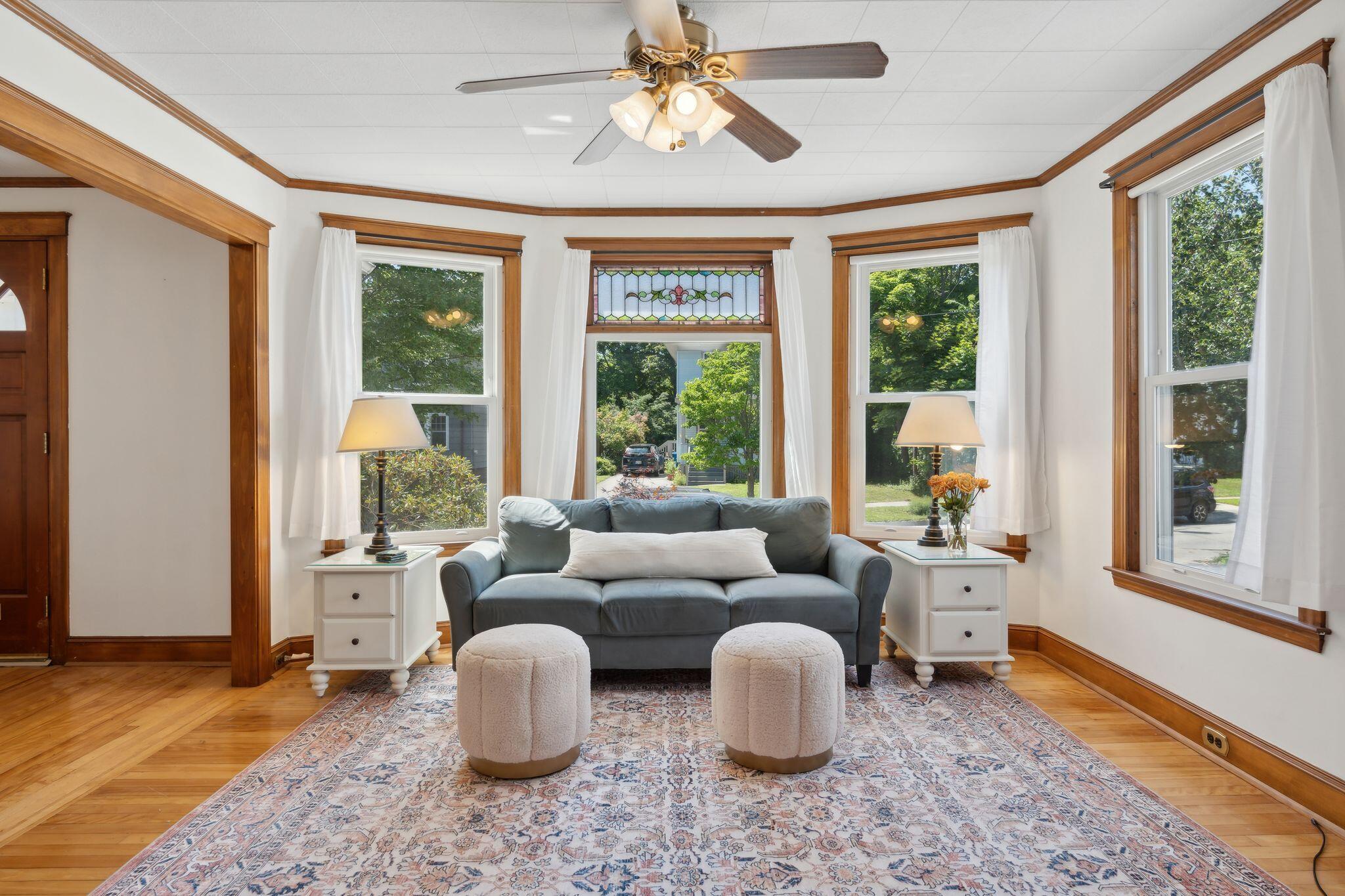 Livingroom Unit 2