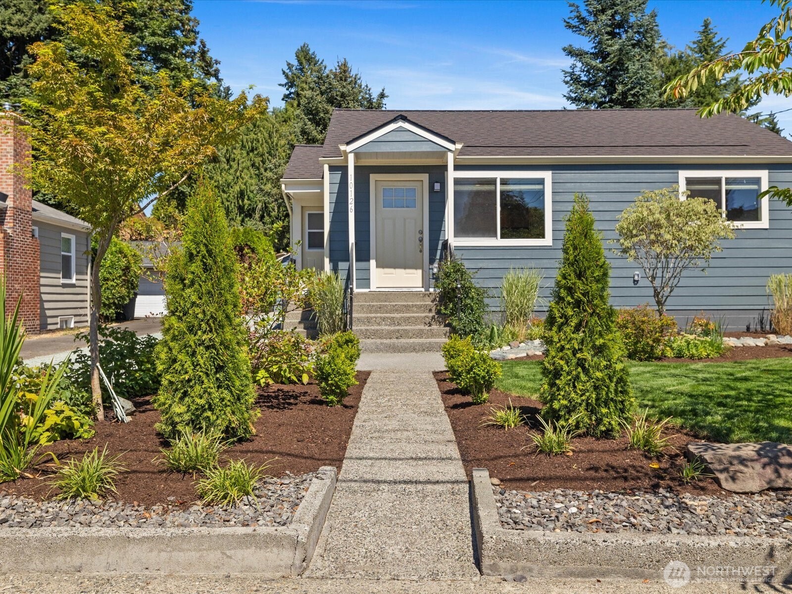 10126 Northeast 186th Street Bothell, WA 98011 - Photo 2 of 40 a front view of a house with garden