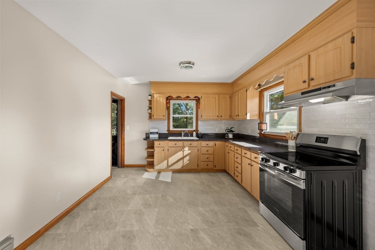 60 Sunhill Road Taunton, MA 02780 - Photo 12 of 25 Gallery Image 12