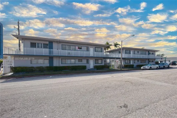 $2,100 | 350 75th Street, Unit 203, Miami Beach, FL 33141