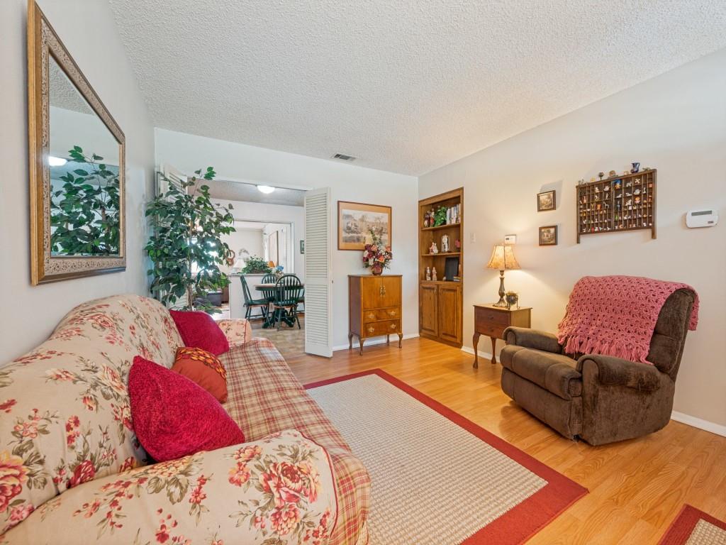 1604 Pleasant Run Road Carrollton, TX 75006 - Photo 6 of 23