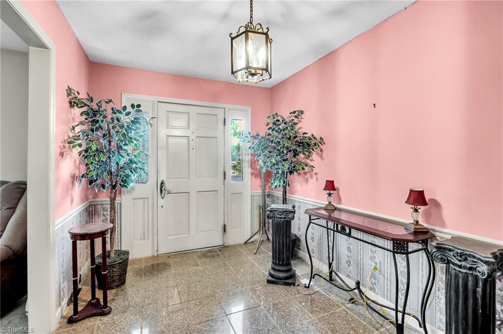 170 Jay Lane Reidsville, NC 27320 - Photo 9 of 37