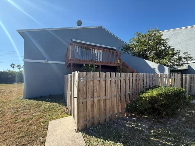 $169,500 | 24 Crossings Circle, Unit H, Boynton Beach, FL 33435