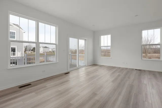 $475,000 | 541 Wolverine Drive, Aurora, IL 60502