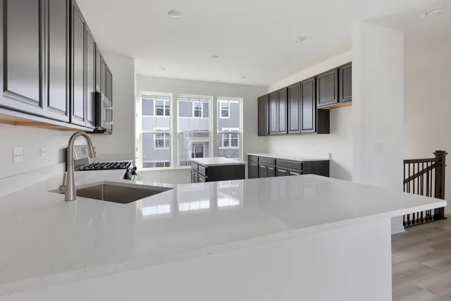 $475,000 | 541 Wolverine Drive, Aurora, IL 60502