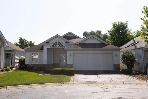 $294,900 | 11141 Briarcliff Court, Crown Point, IN 46307
