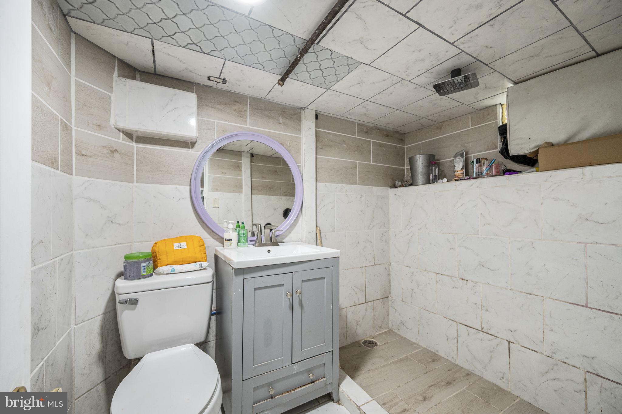 115 Park Avenue Reading, PA 19605 - Photo 20 of 28 a bathroom with a toilet sink vanity and mirror