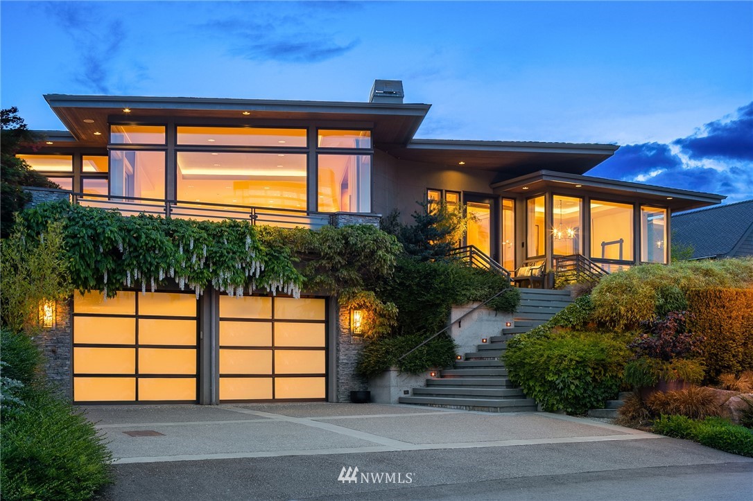 915 Belfair Road Bellevue, WA 98004 - Photo 1 of 28 Gallery Image 1