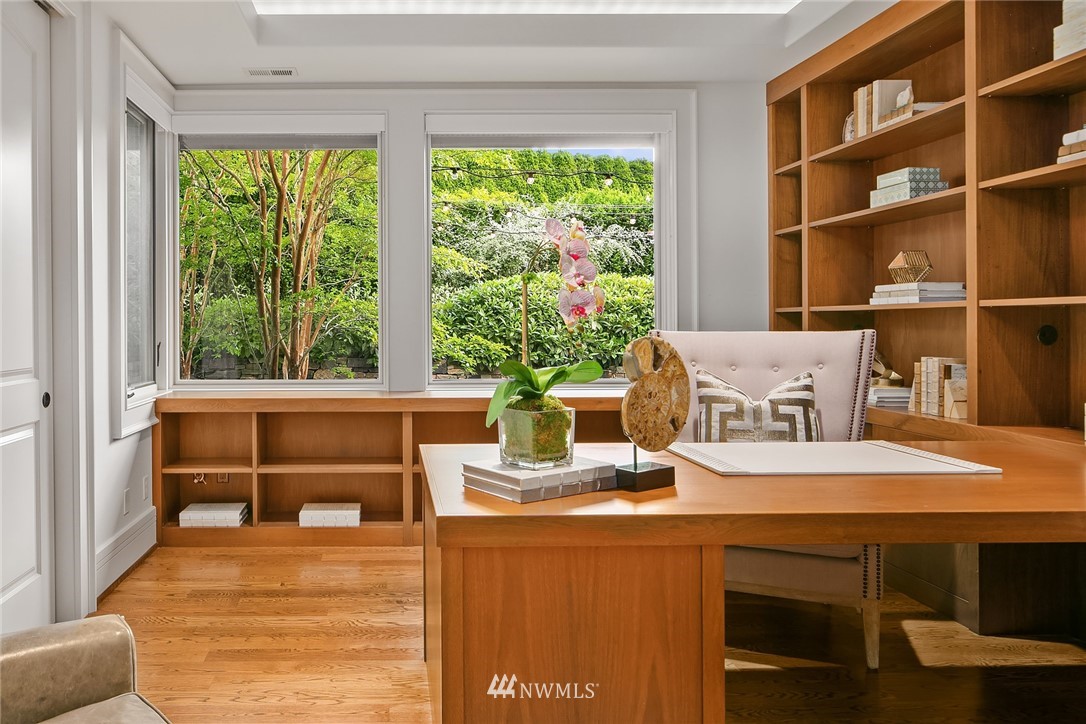 915 Belfair Road Bellevue, WA 98004 - Photo 11 of 28 Gallery Image 11