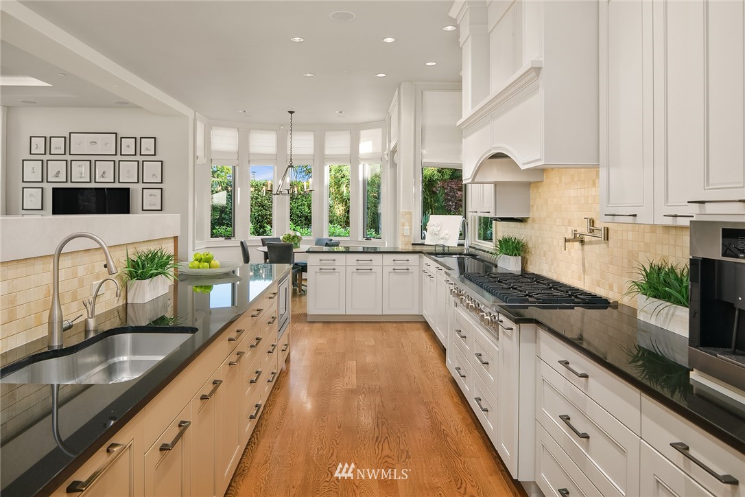 915 Belfair Road Bellevue, WA 98004 - Photo 8 of 28 Gallery Image 8