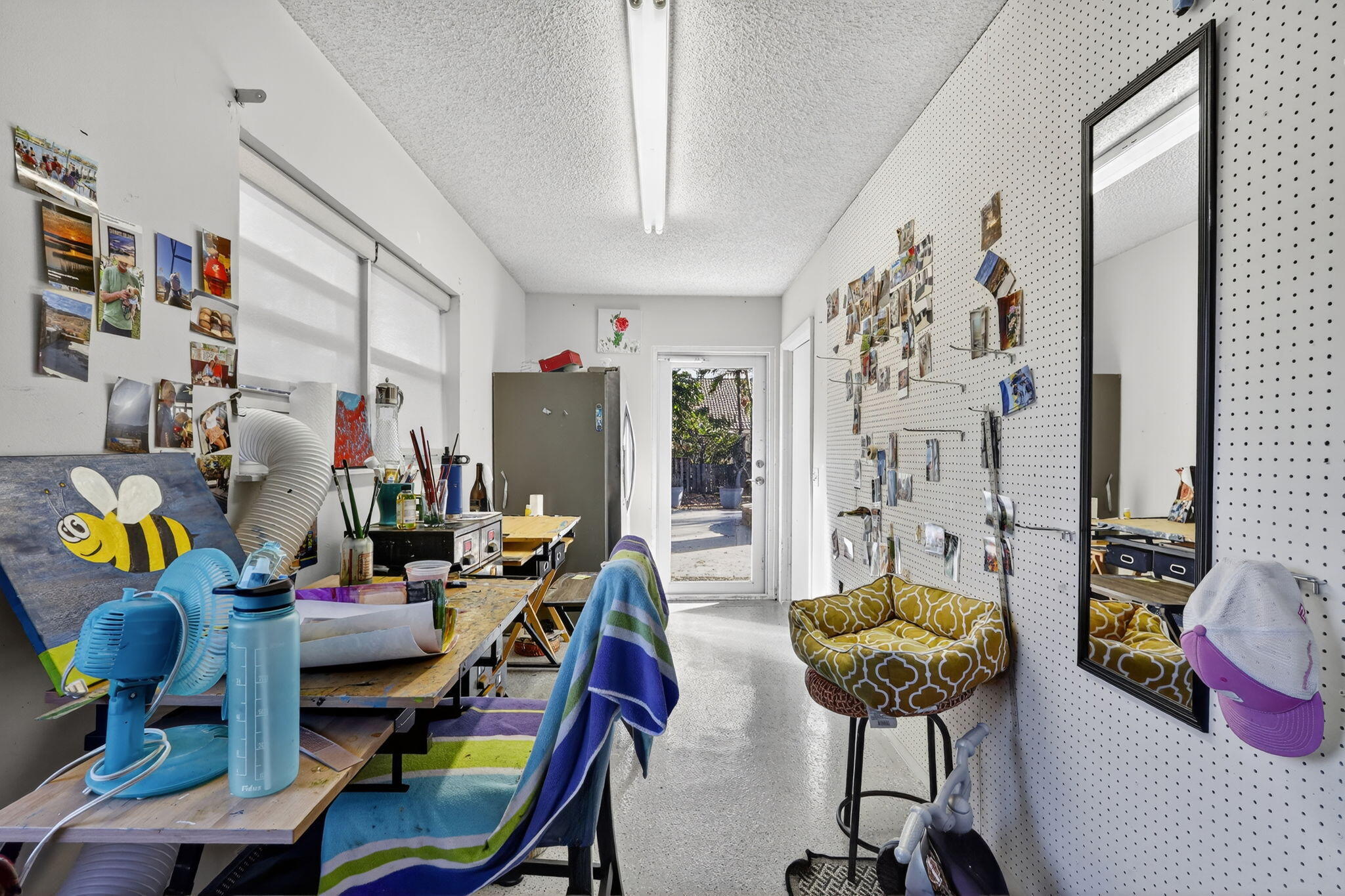 7598 West Country Club Boulevard Boca Raton, FL 33487 - Photo 28 of 103 a living room filled with furniture