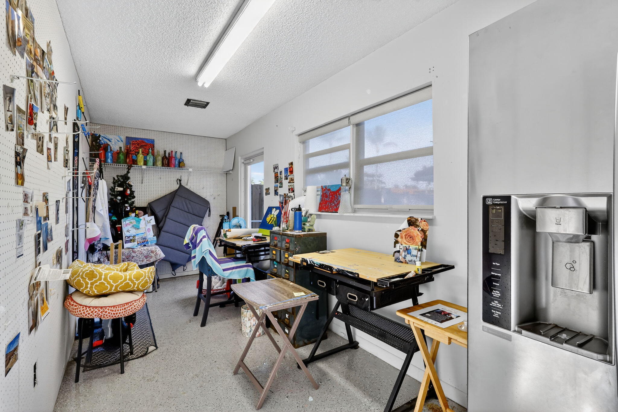 7598 West Country Club Boulevard Boca Raton, FL 33487 - Photo 38 of 103 a workspace with furniture and a livingroom