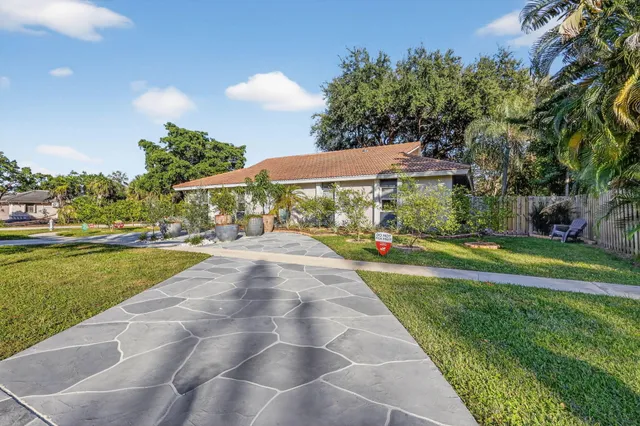 $1,095,000 | 7598 West Country Club Boulevard, Boca Raton, FL 33487
