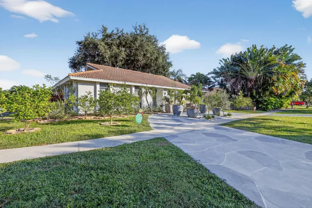 $1,095,000 | 7598 West Country Club Boulevard, Boca Raton, FL 33487